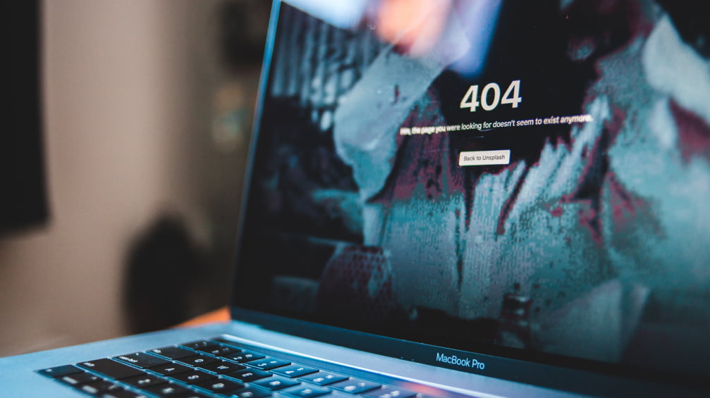 Laptop displaying a 404 error