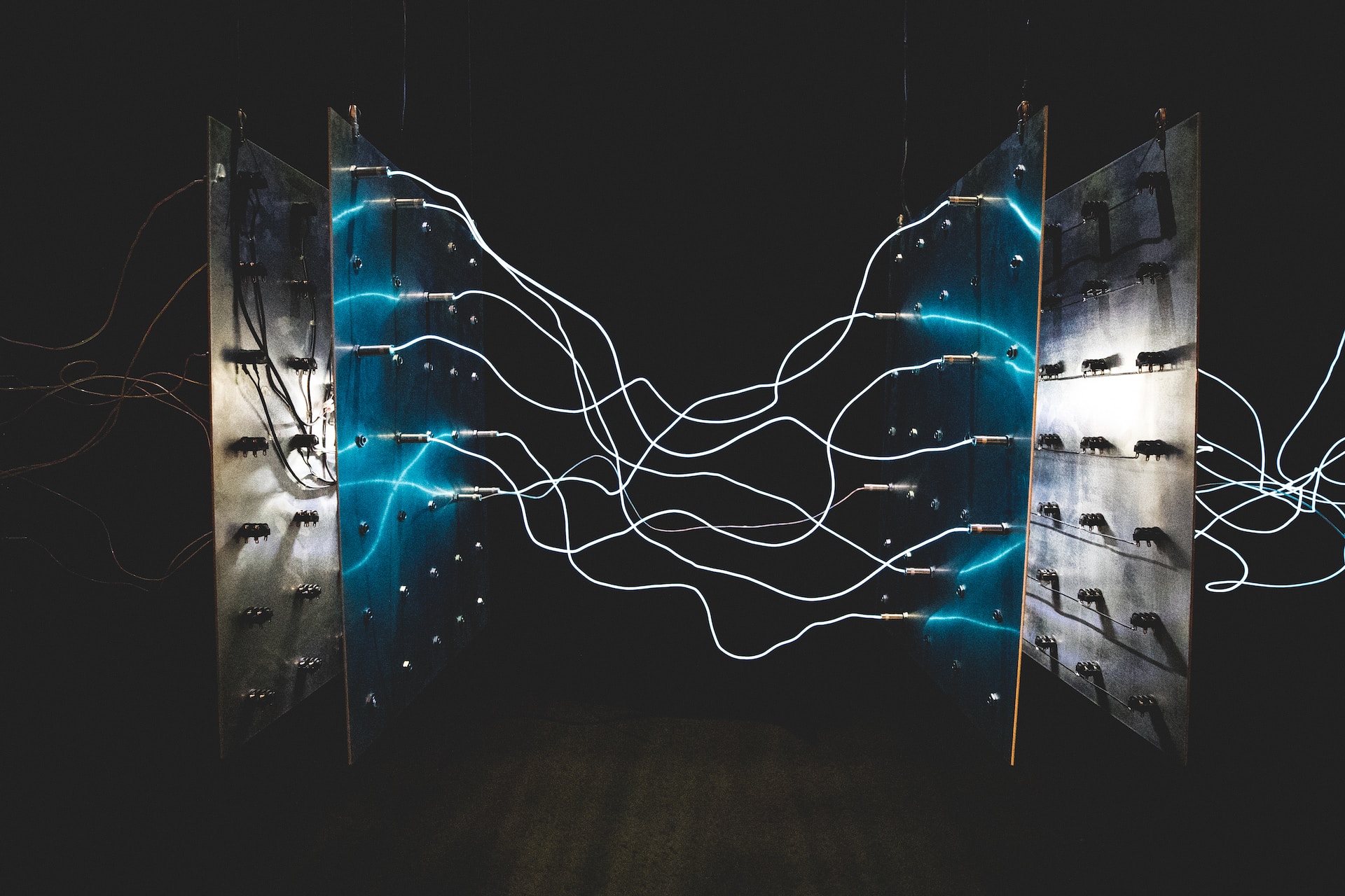 Illuminated wires connecting two components